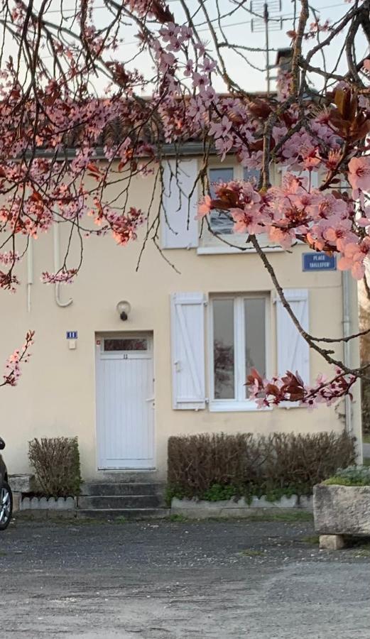 La Maison D'Eloi Montignac-Charente Экстерьер фото