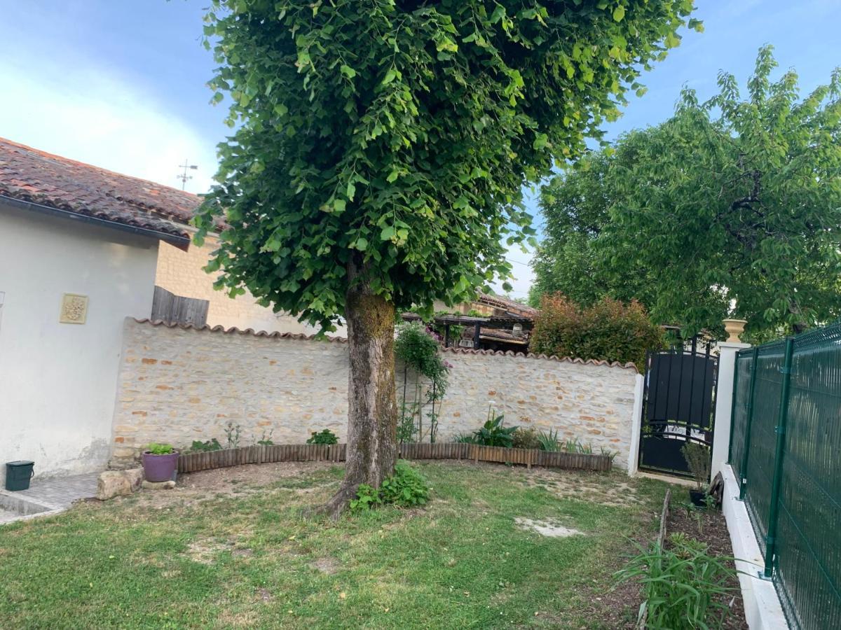 La Maison D'Eloi Montignac-Charente Экстерьер фото